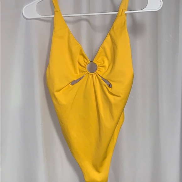 Yellow bodysuit - Picture 1 of 4